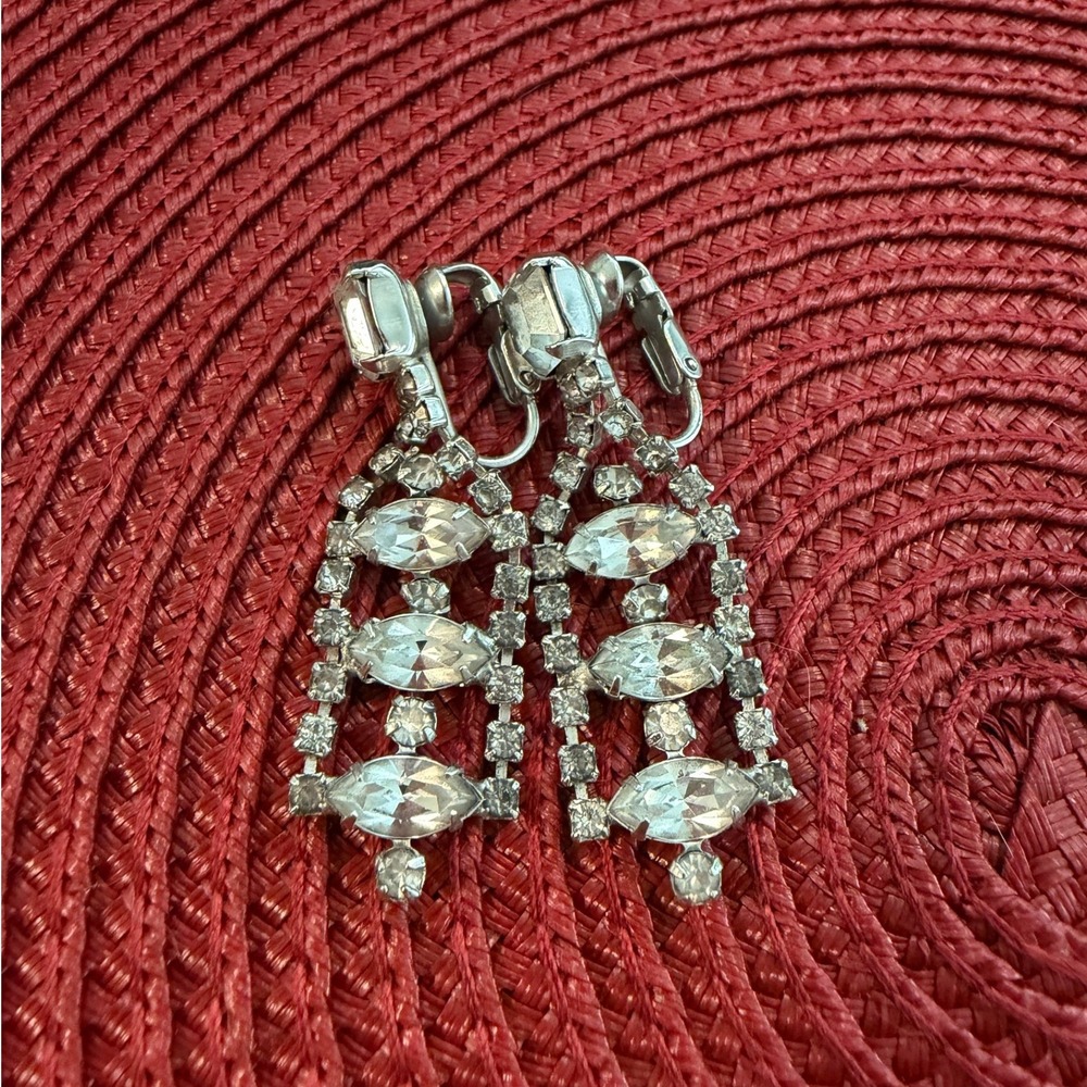 Vintage Rhinestone Chandelier Dangle Earrings Clip On Marquise Emerald Cut 2" 8g - Picture 4 of 8